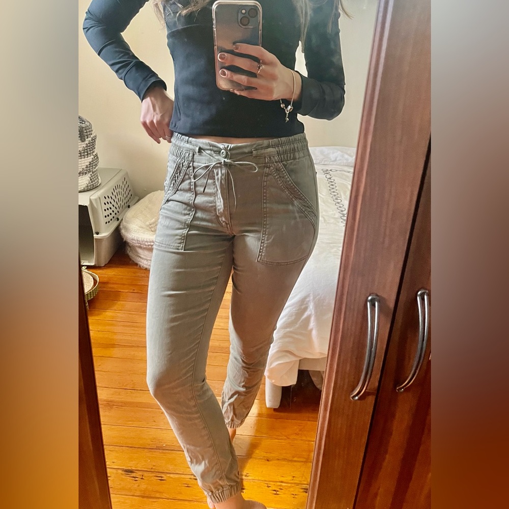 American Eagle olive Next Level High-wasted Jegging Jogger - like New